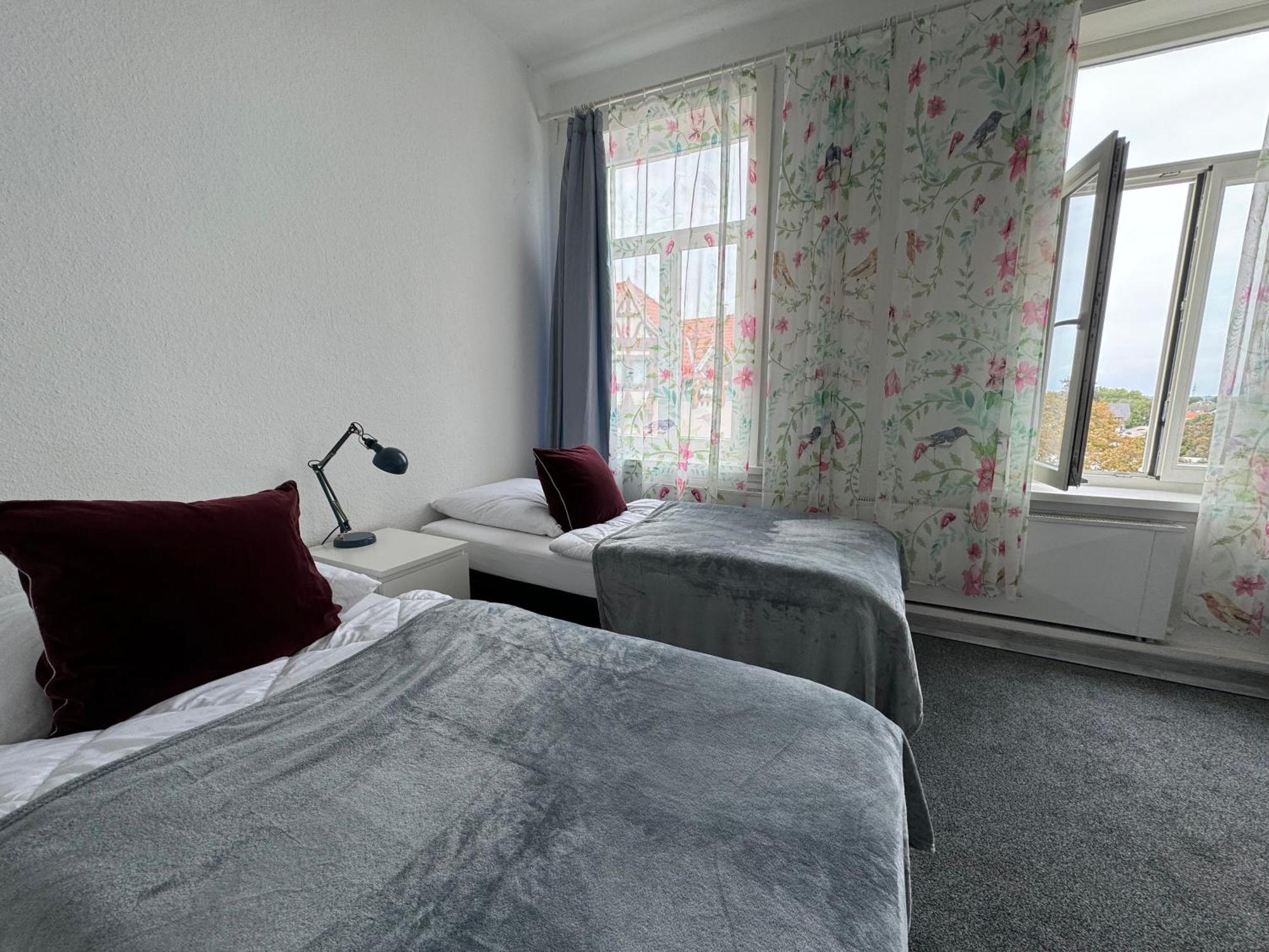 Moderne 4 Zimmer Apartment Mit Bergblick Stadtzentrum Contactless Check-In Gehrden  Exterior foto